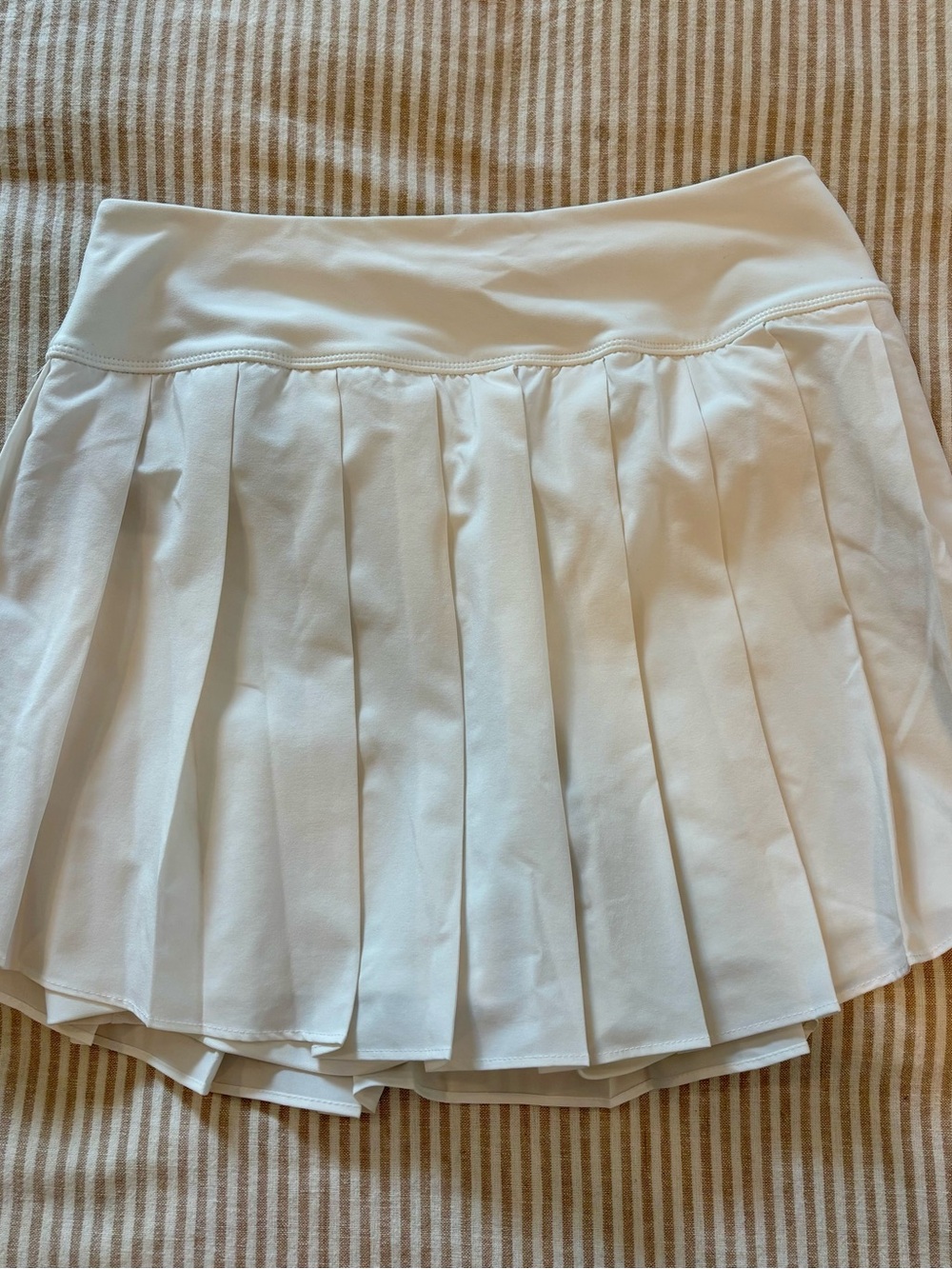 Old Navy White Pleated Active Skort